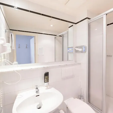 Astoria Hotel 3*